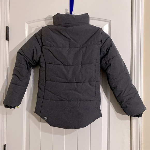 All in Motion Girls Hooded Short Puffer Jacket - Picture 4 of 9